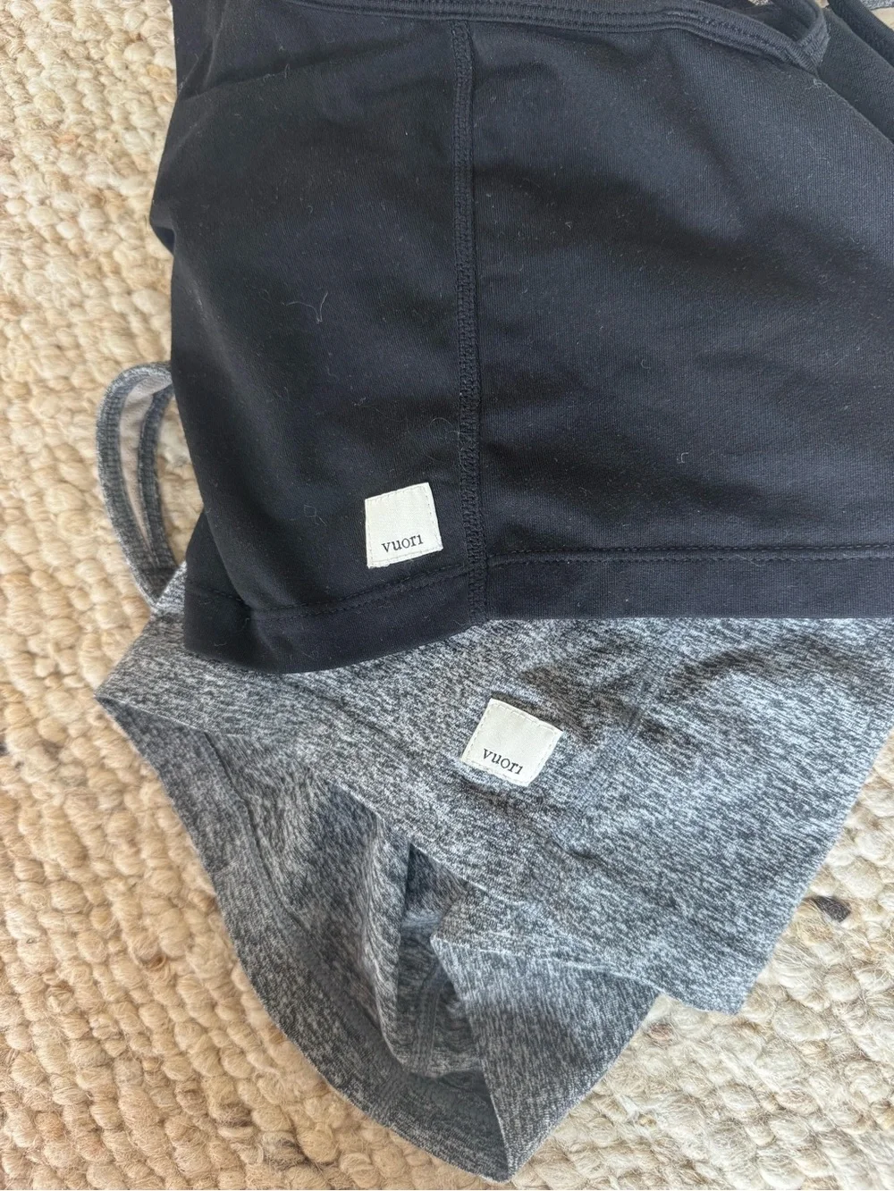 Vuori Halo Essential Cropped Tank Bundle XS Black + Heather Gray - Picture 3 of 7